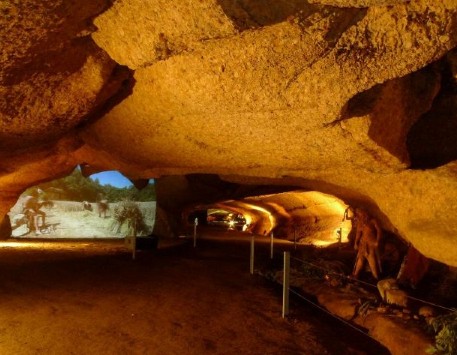 Una de les Coves de l'Espluga de Francolí